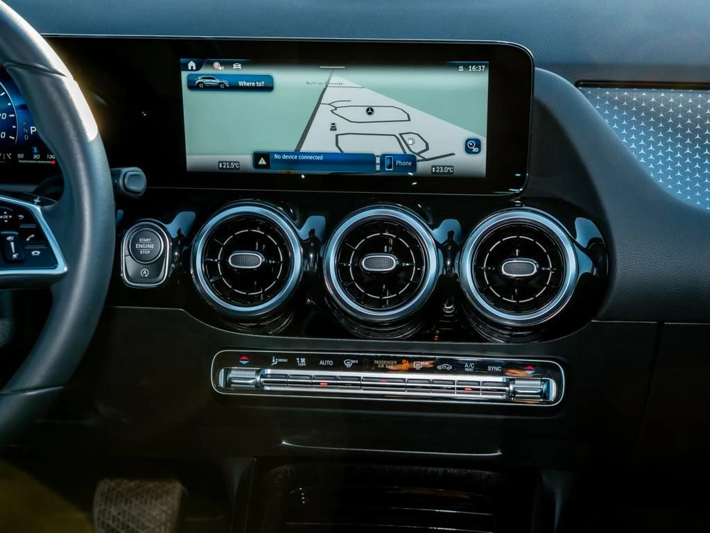 Mercedes-Benz-GLA 200 d-image-10