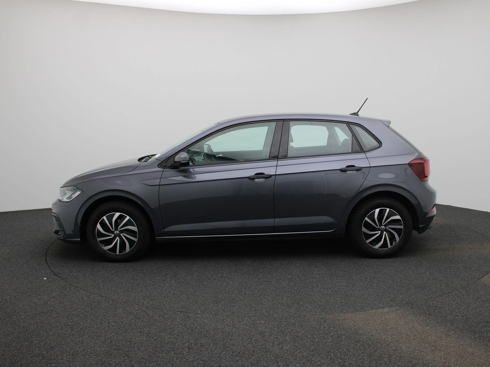 Volkswagen-Polo-image-4