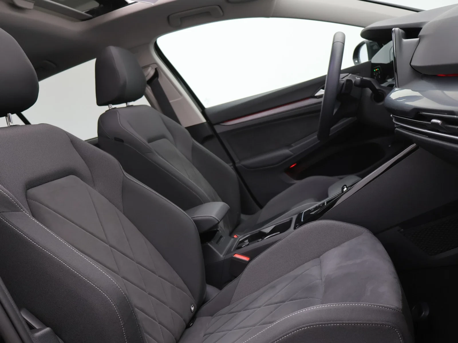 Volkswagen-Golf-image-8