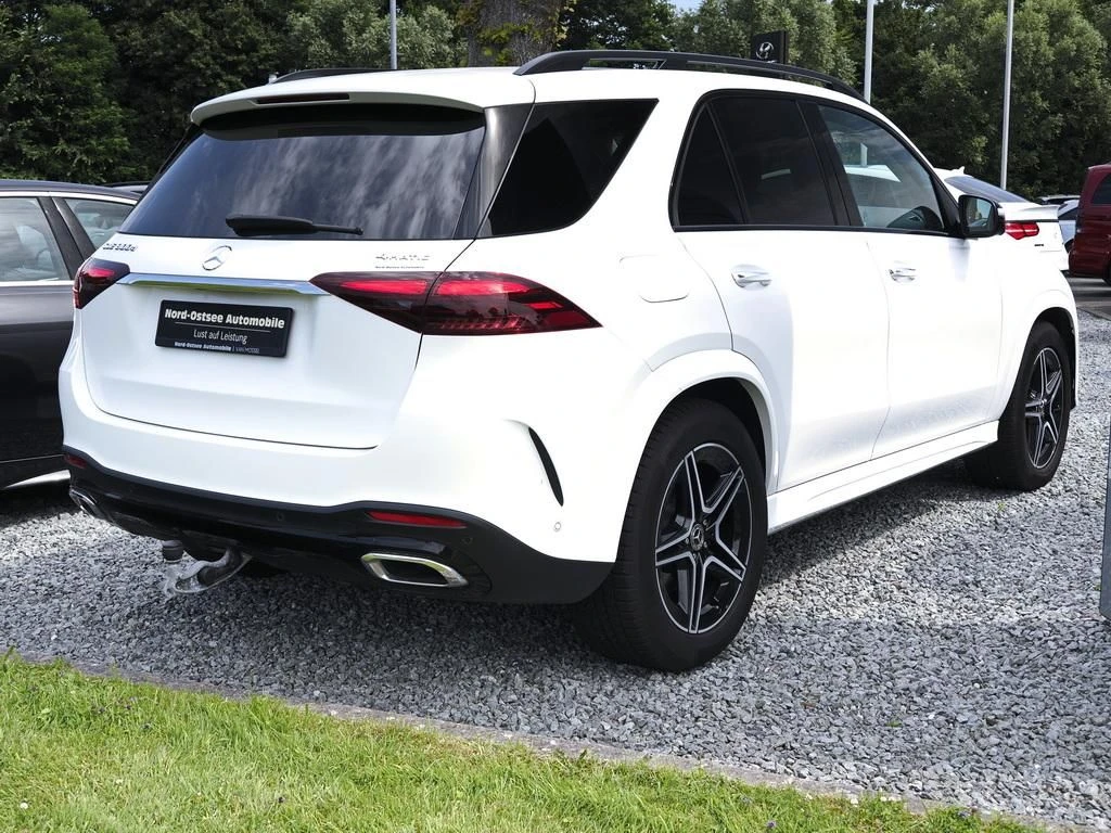 Mercedes-Benz-GLE 300 d-image-5