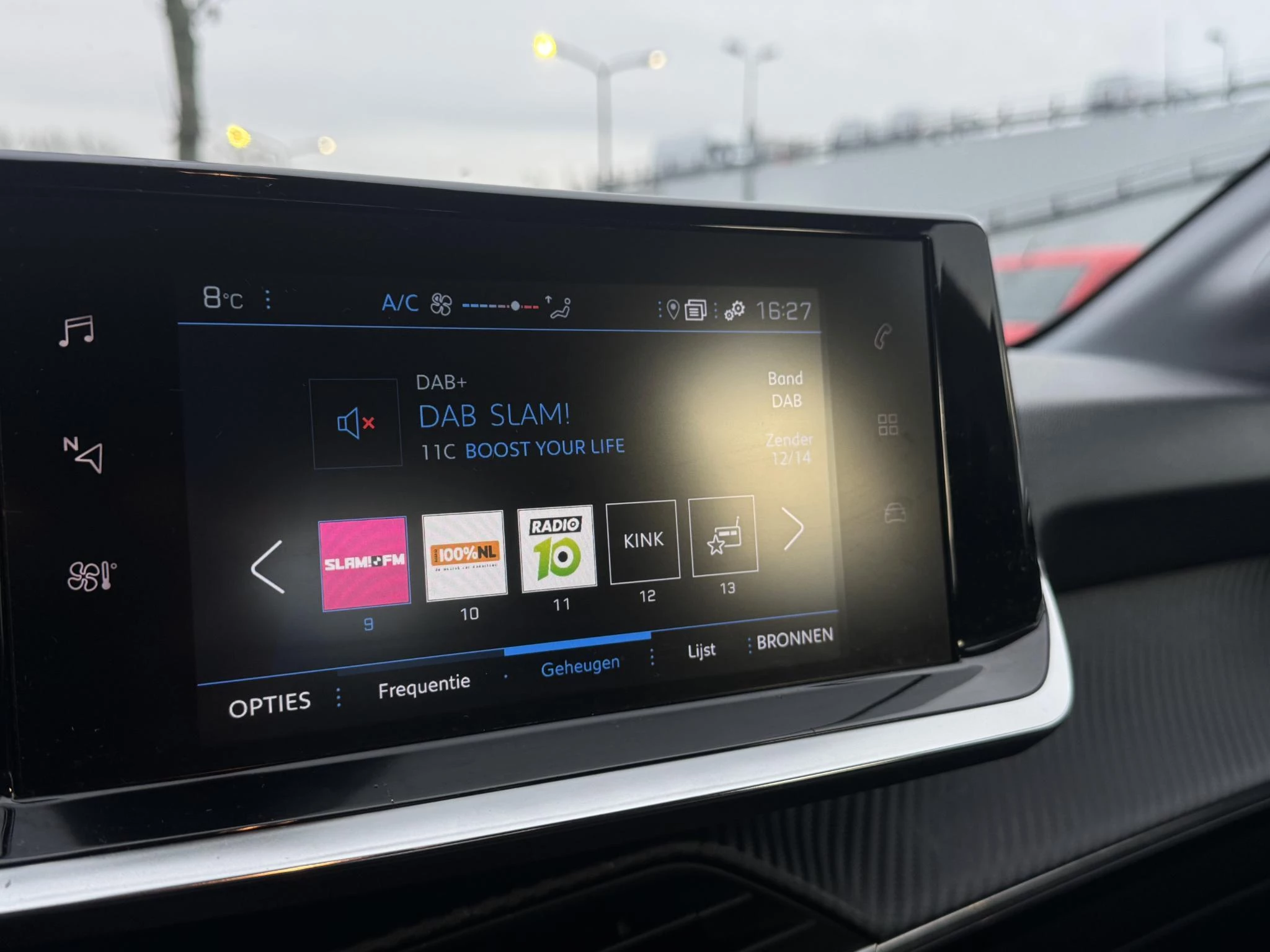 Peugeot-208-image-21