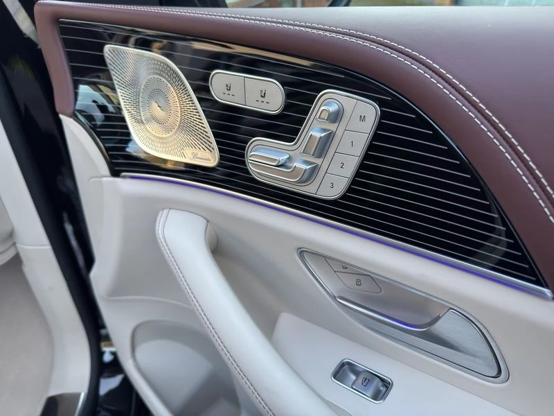 Mercedes-Benz-GLS-image-22