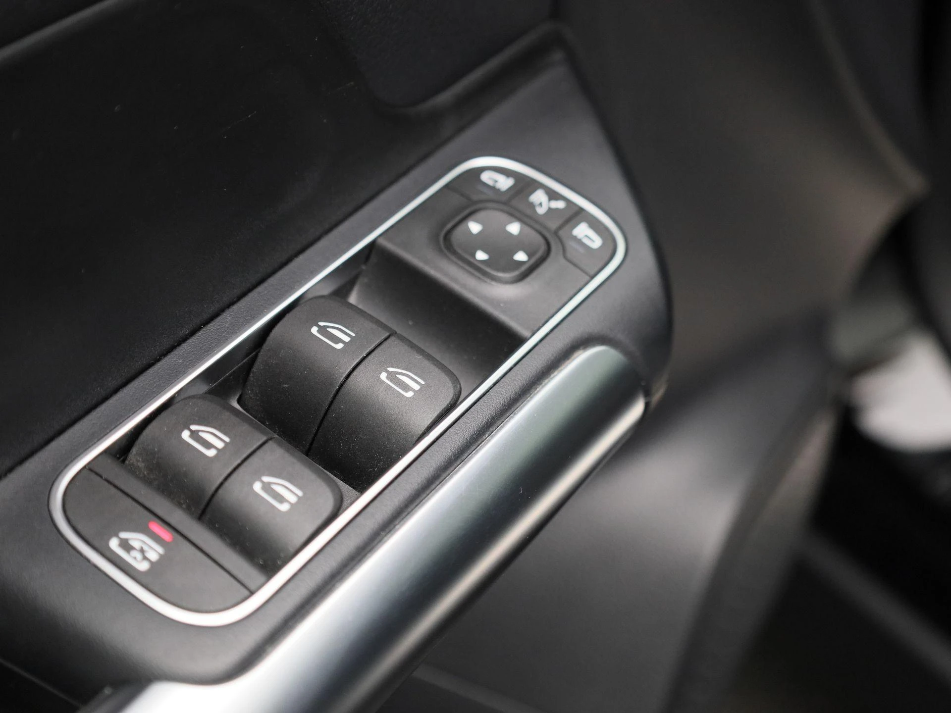 Mercedes-Benz-EQA-image-30