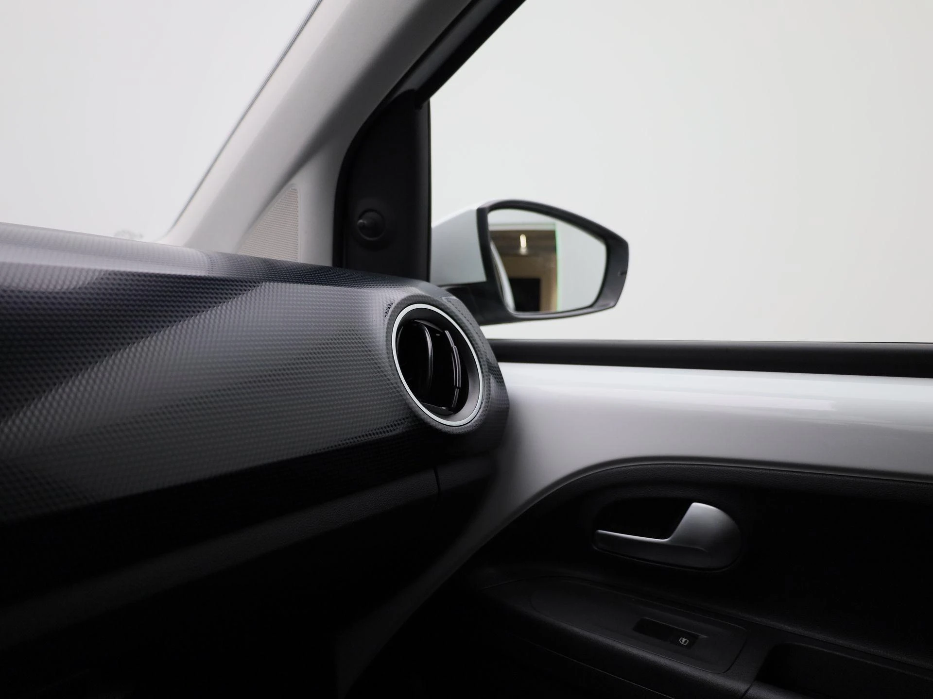 Volkswagen-up!-image-21