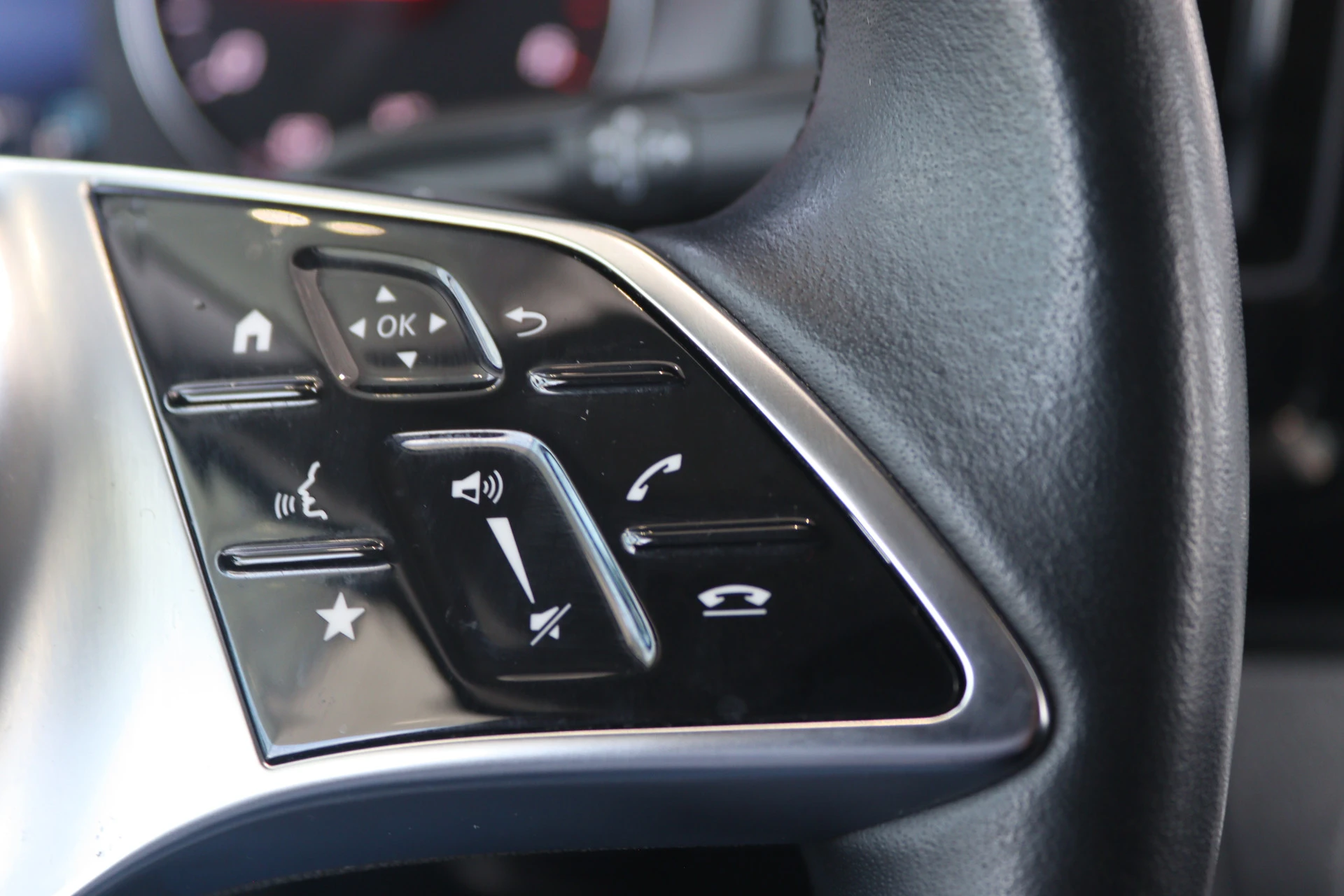 Mercedes-Benz-Vito-image-13