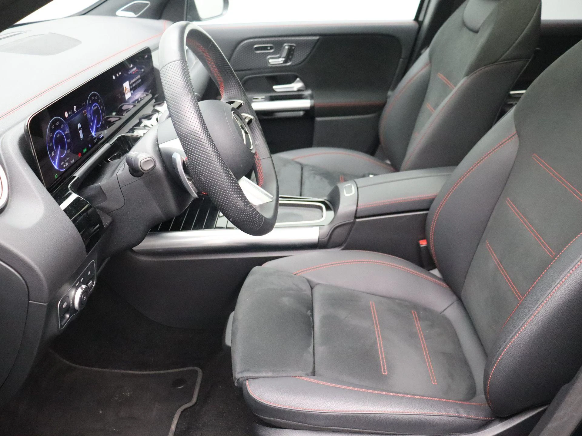 Mercedes-Benz-EQA-image-9
