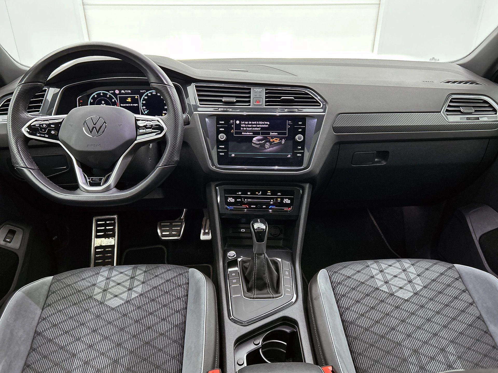 Volkswagen-Tiguan-image-19