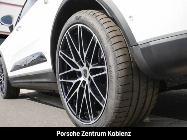 Porsche Macan -