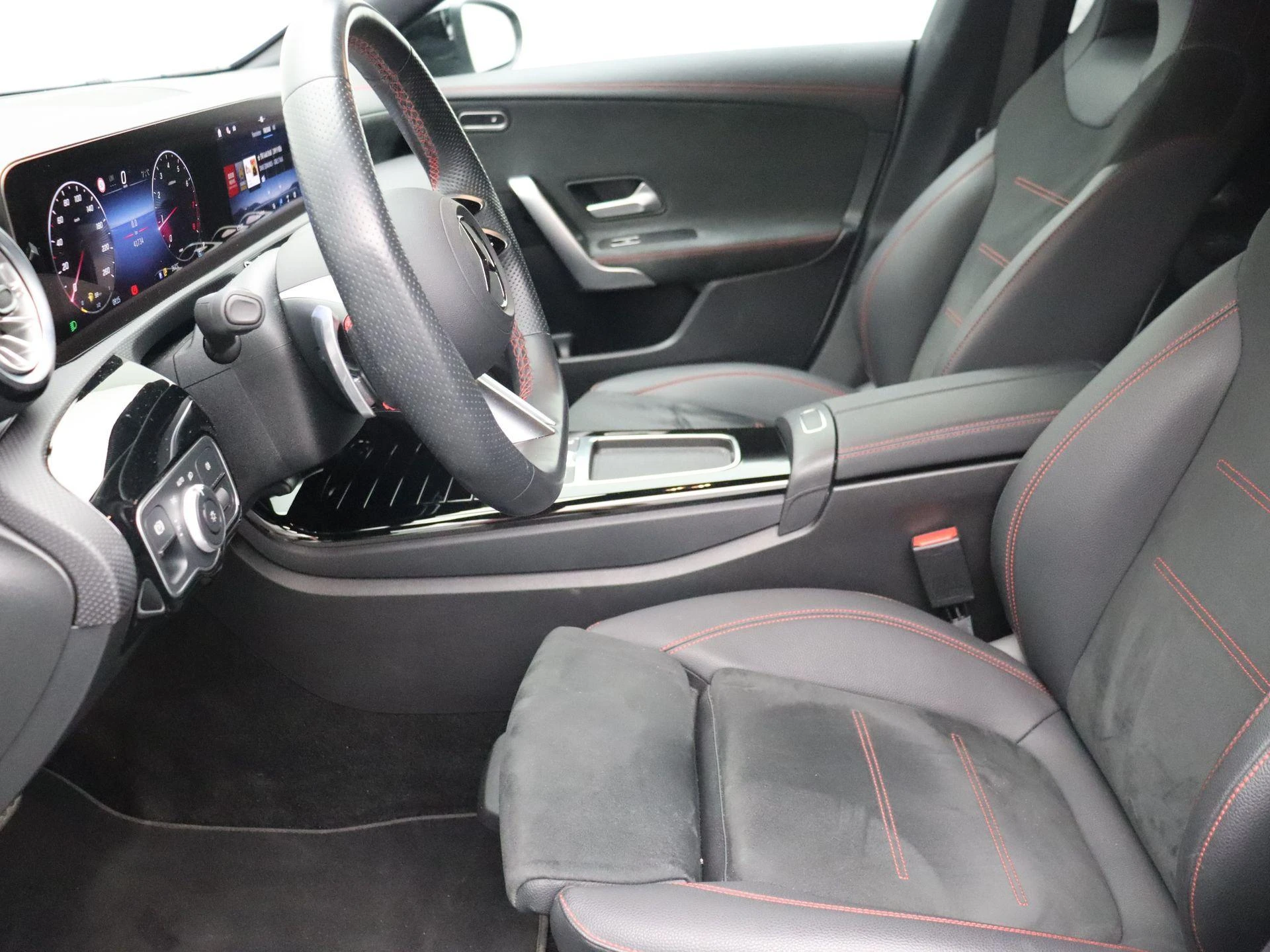 Mercedes-Benz-CLA-image-9