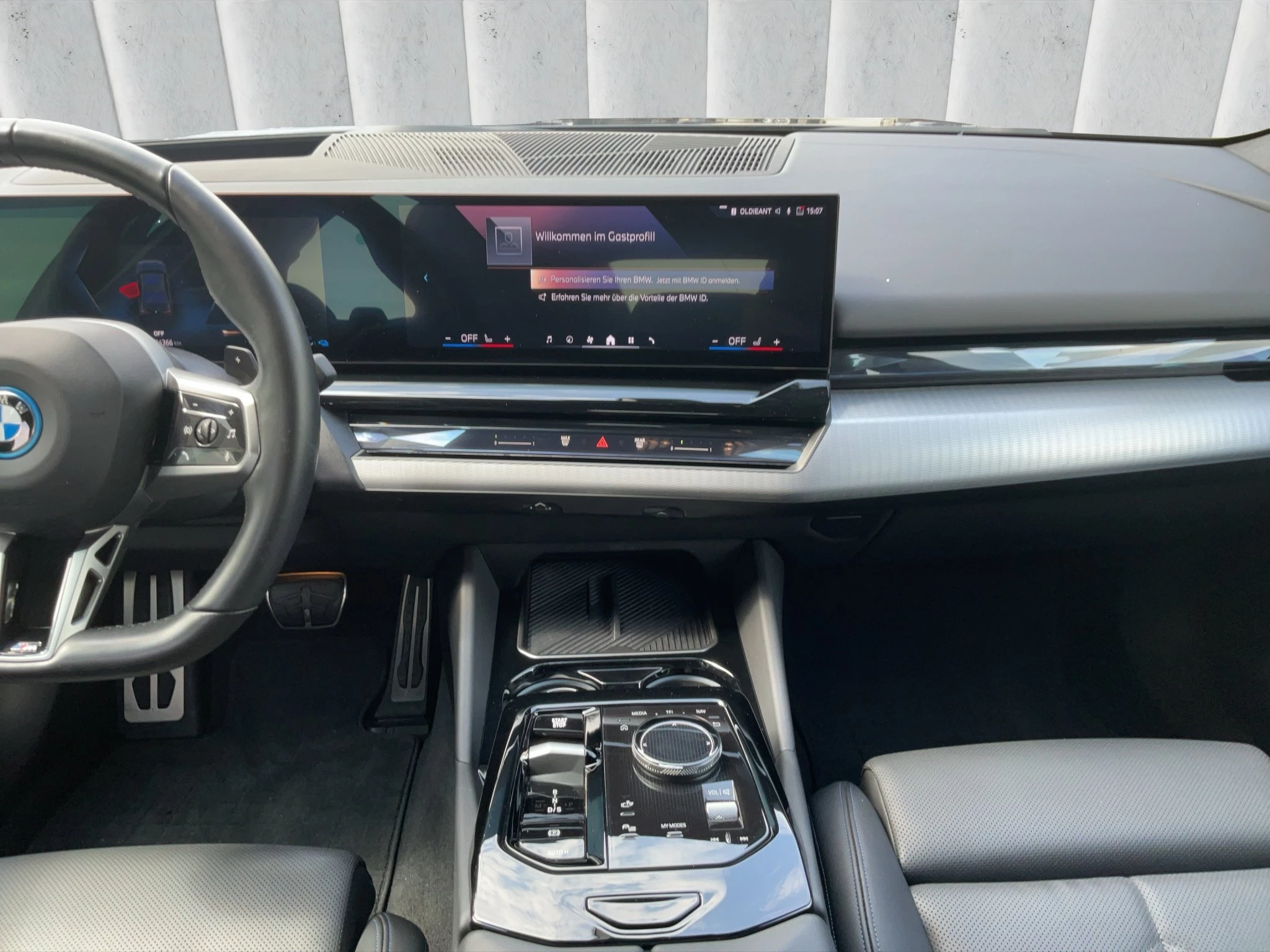 BMW 5er Reihe 550e xDrive M Sport . Driving Prof
