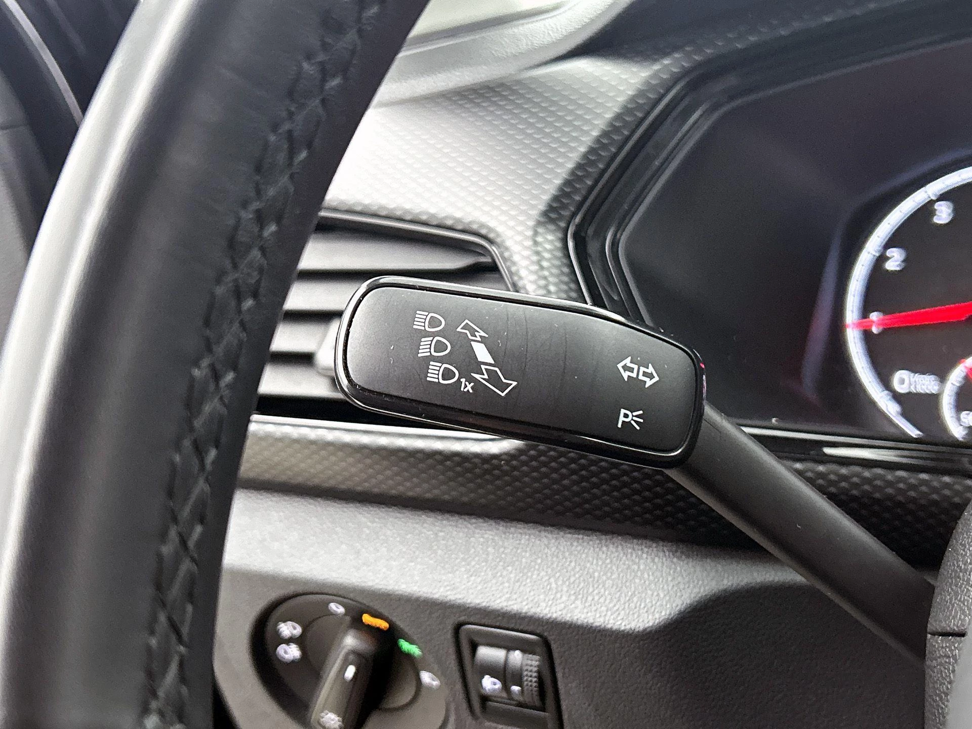 Volkswagen-T-Cross-image-9