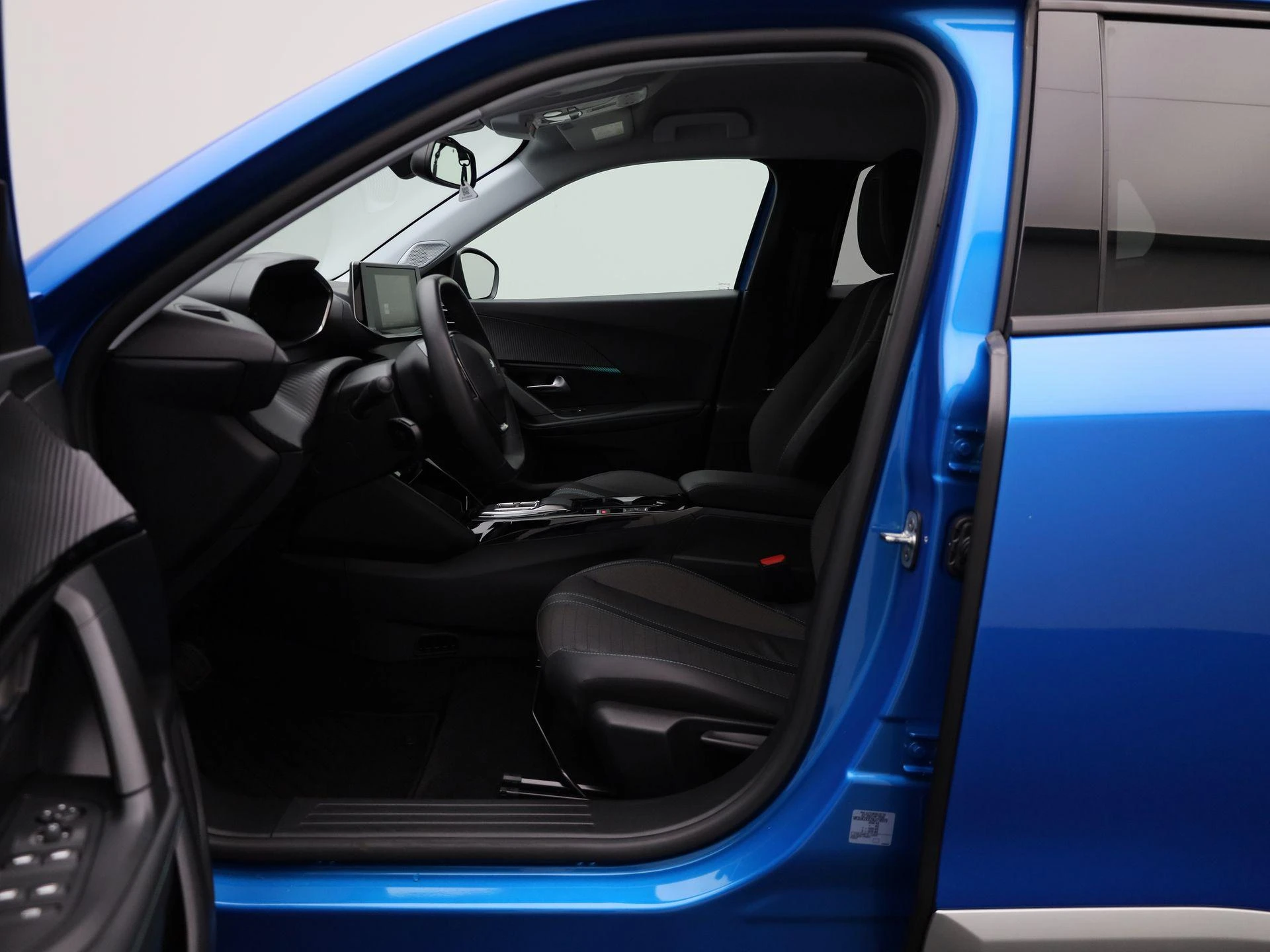 Peugeot-e-2008-image-8