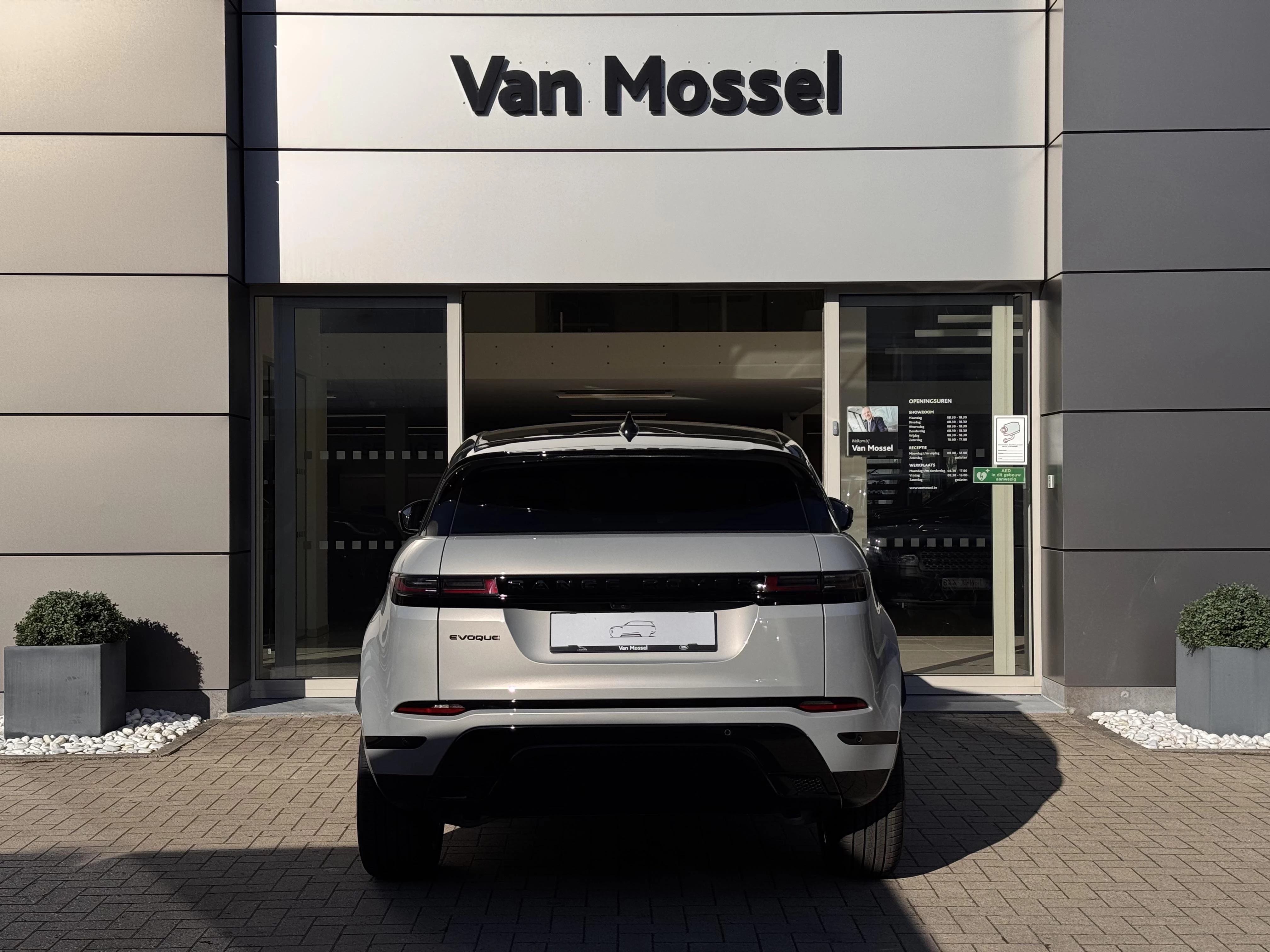 Land Rover Range Rover Evoque P270e Dynamic SE AWD Auto. 26MY