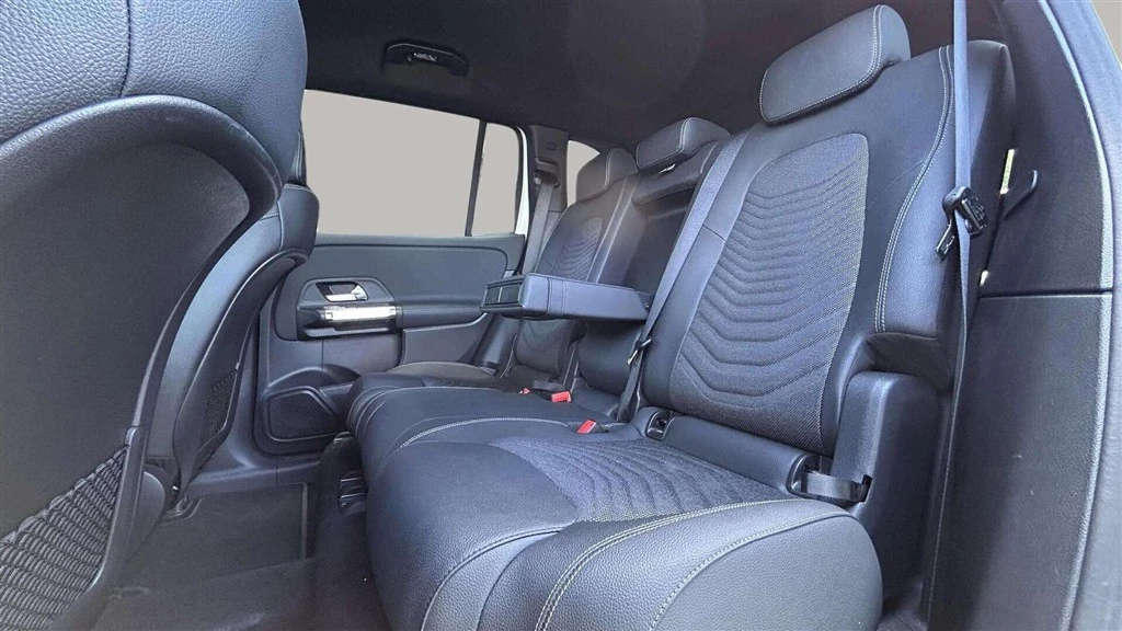 Mercedes-Benz-EQB-image-20