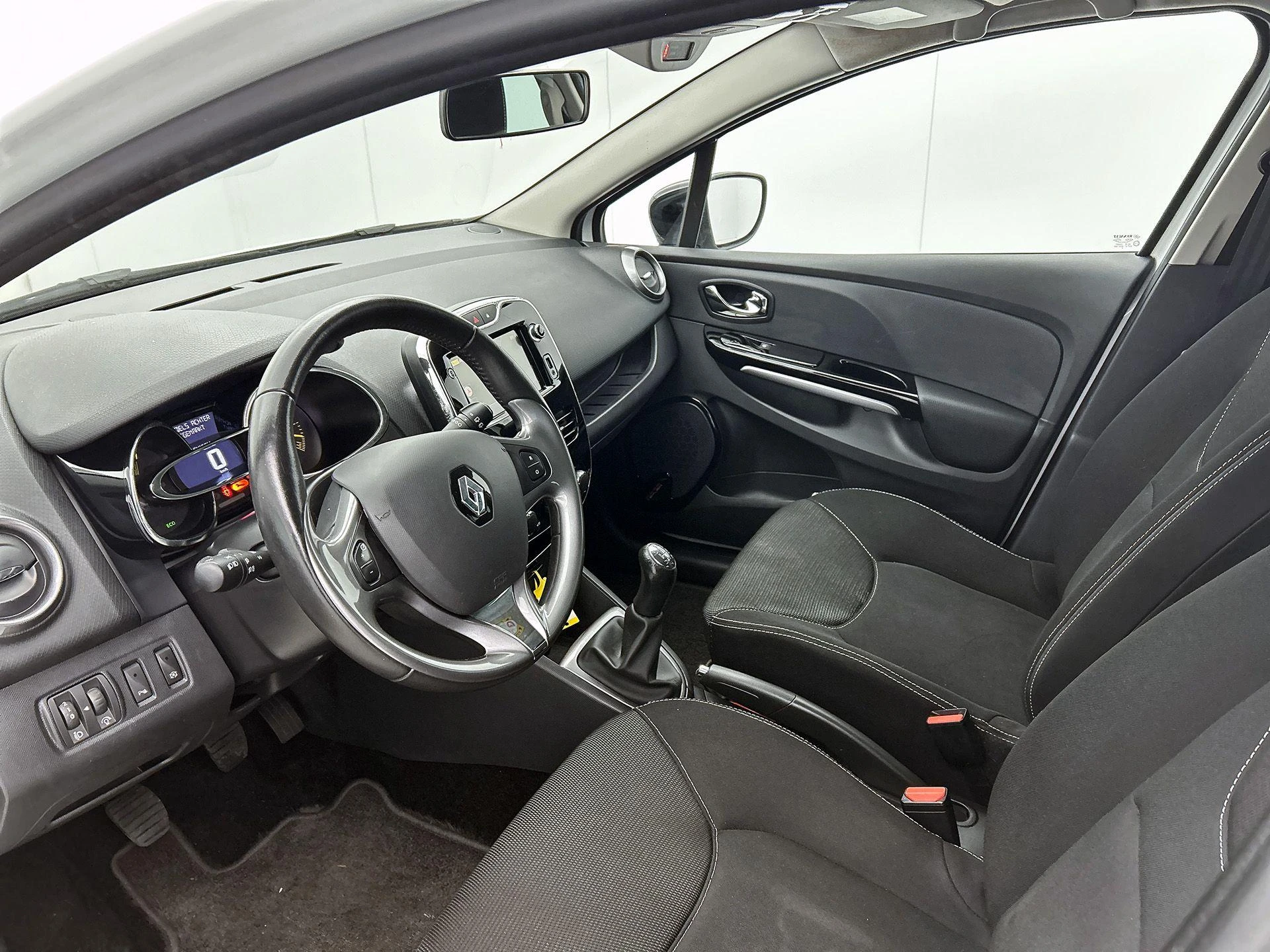 Renault-Clio-image-15