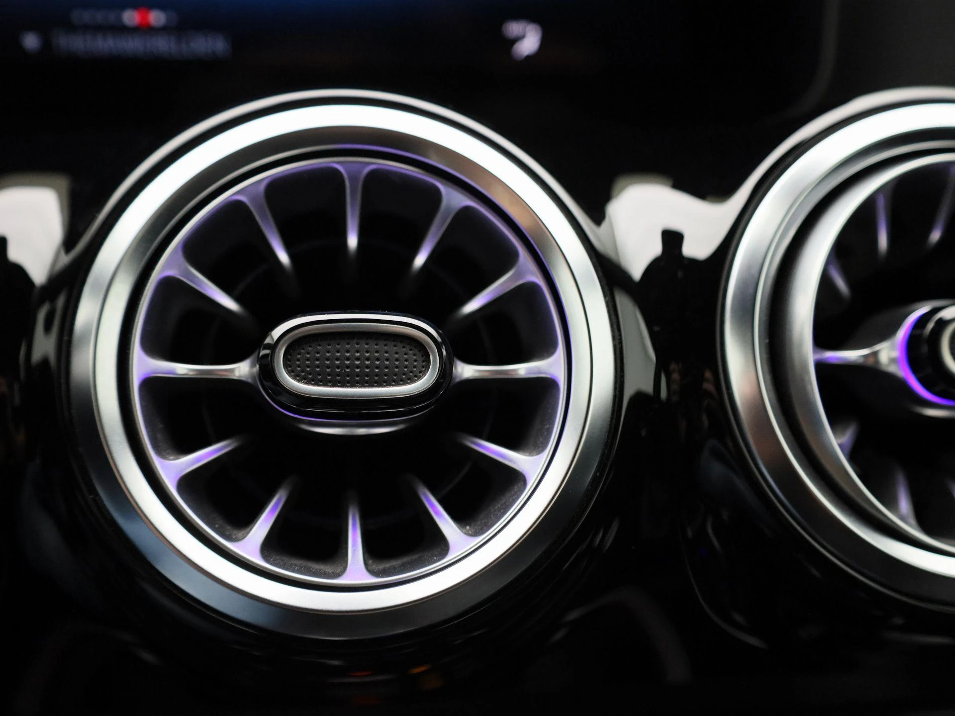 Mercedes-Benz-EQA-image-27