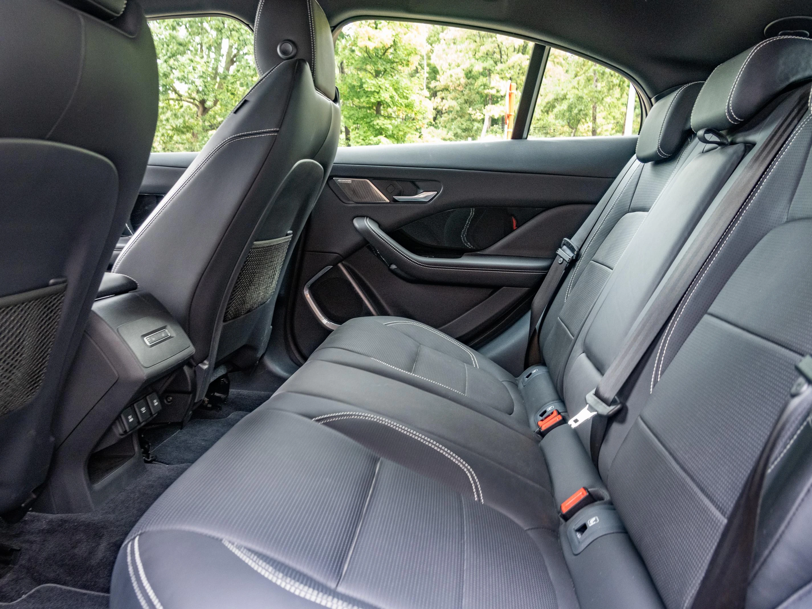 Jaguar-I-PACE-image-19