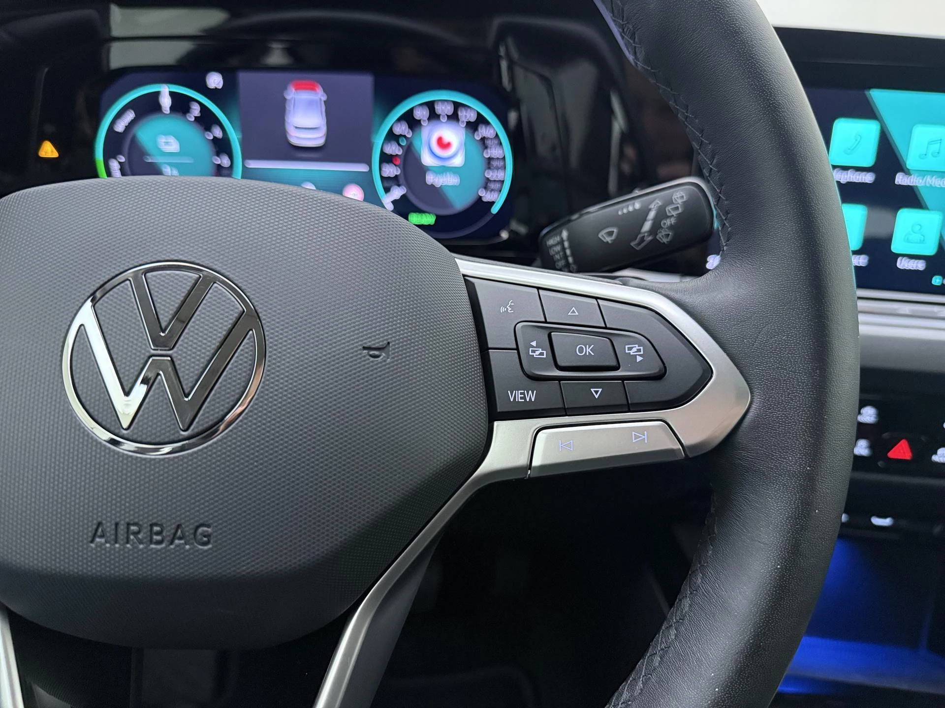Volkswagen-Golf-image-12