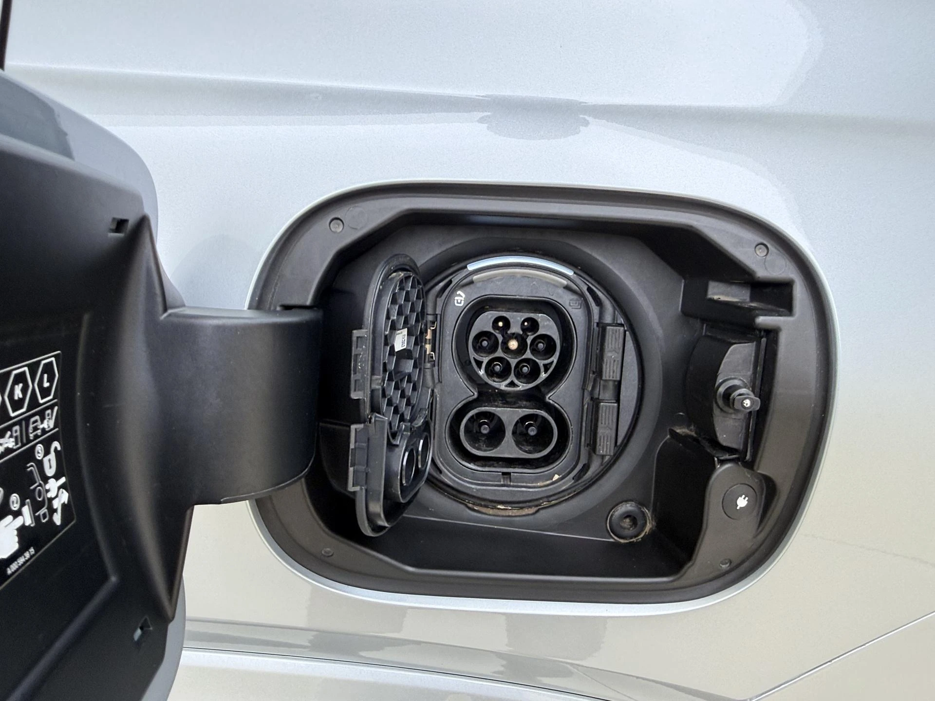Mercedes-Benz-GLE-image-30