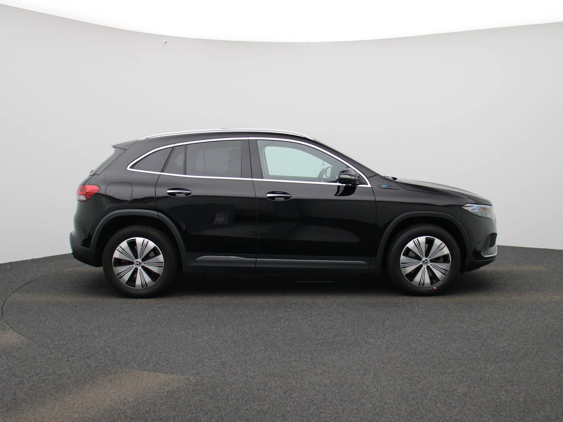 Mercedes-Benz-EQA-image-5