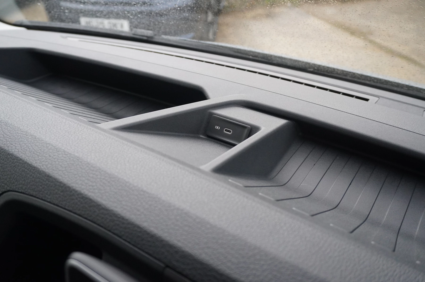 Volkswagen-California-image-24