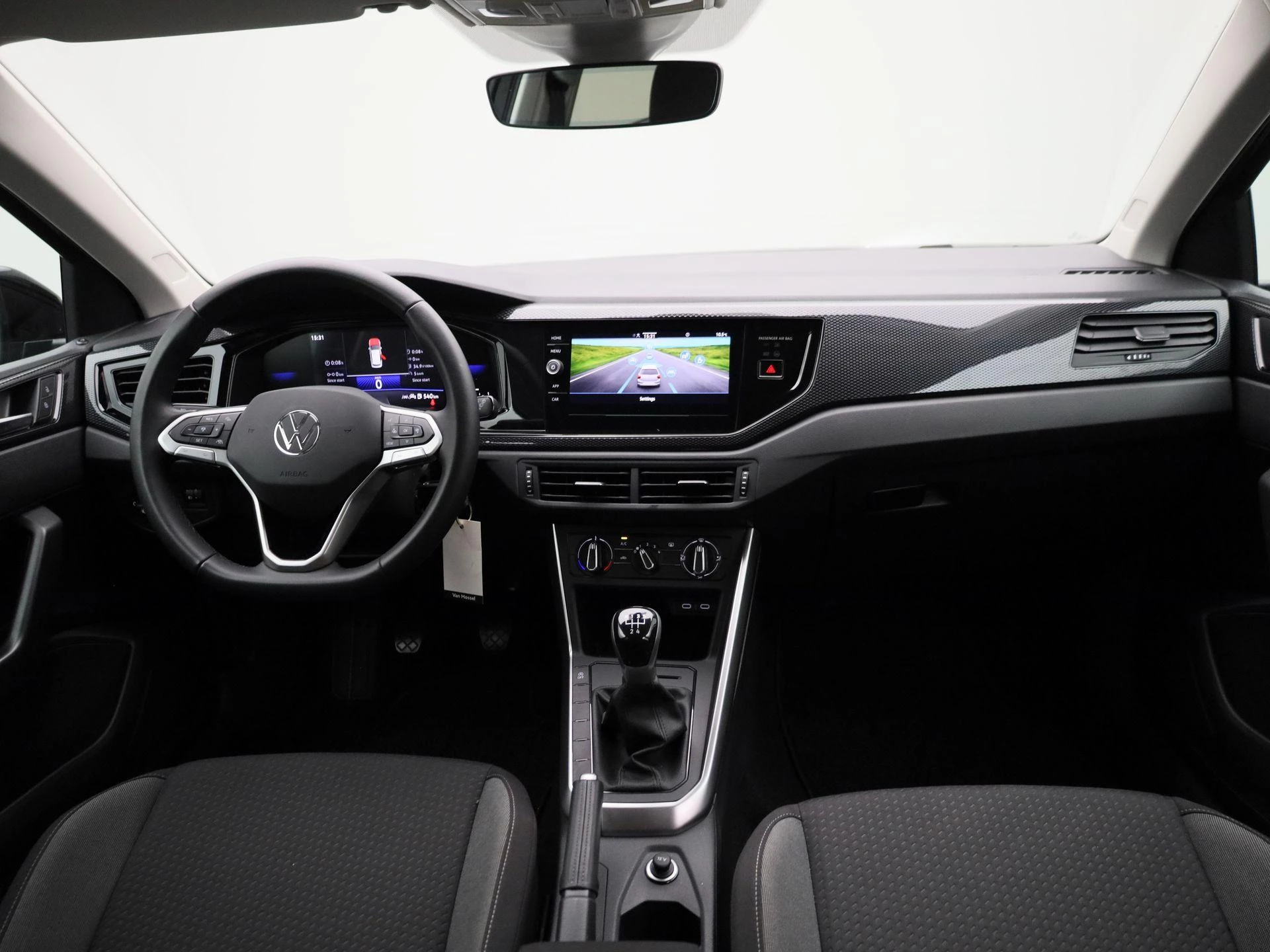 Volkswagen-Polo-image-31