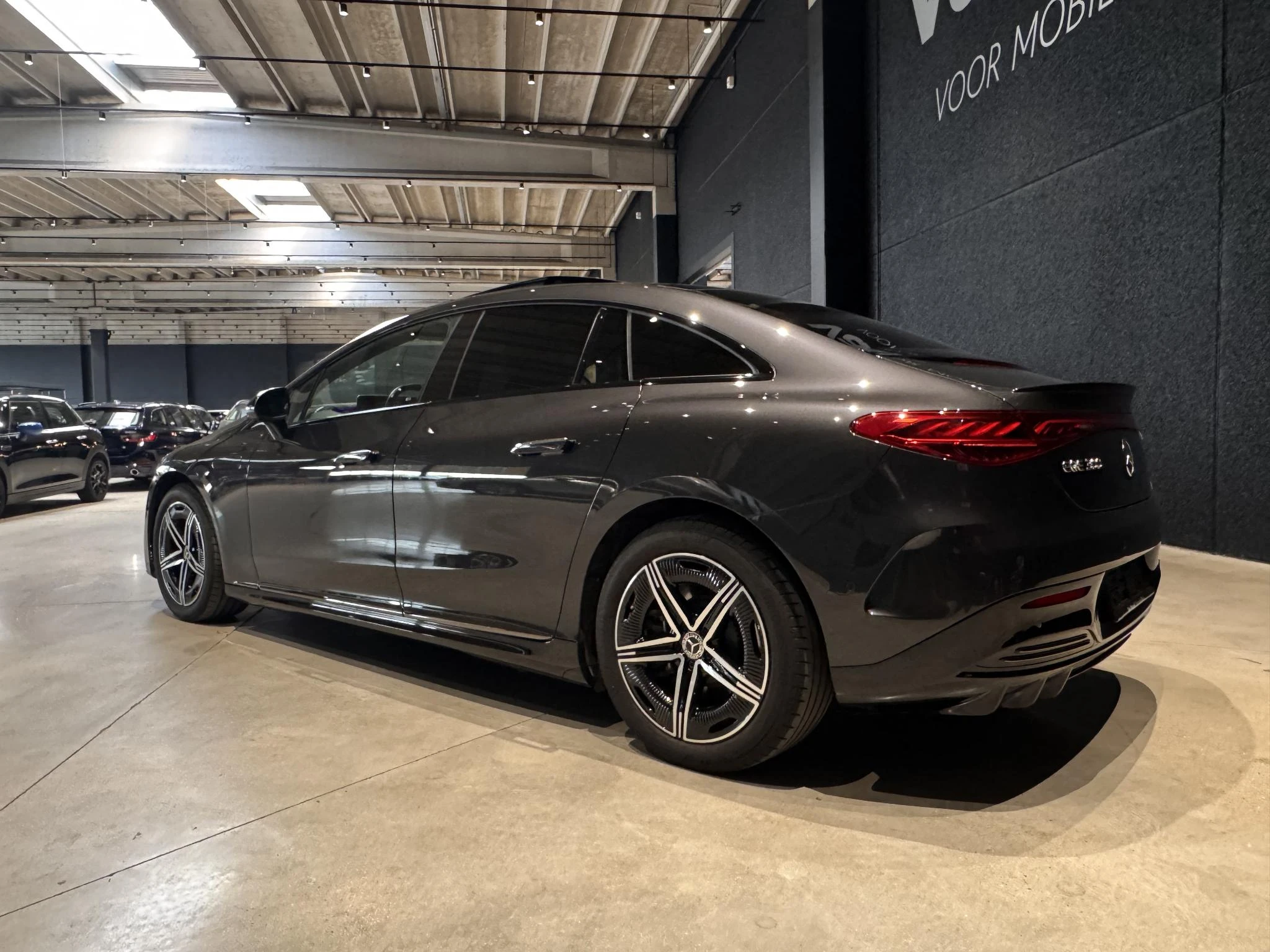 Mercedes-Benz-EQE-image-5