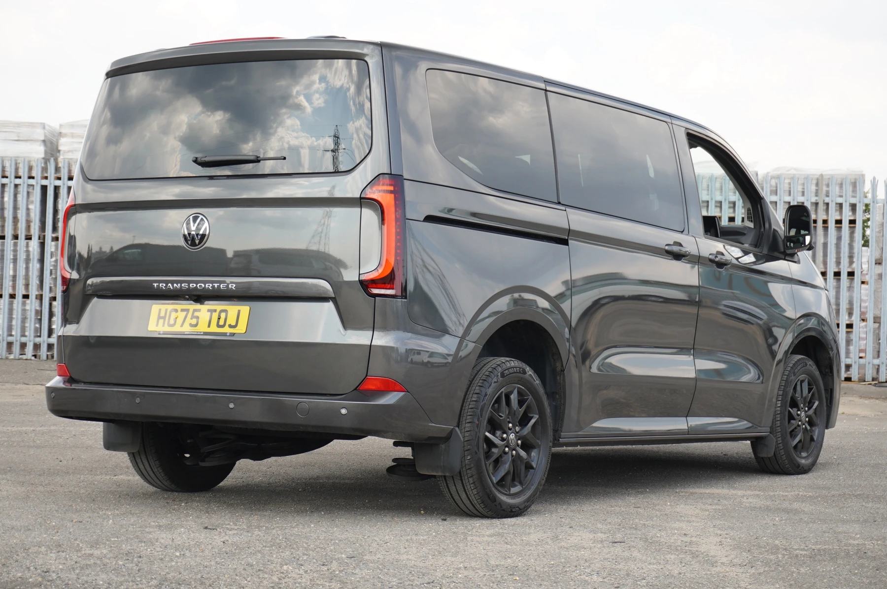 Volkswagen-Transporter-image-26