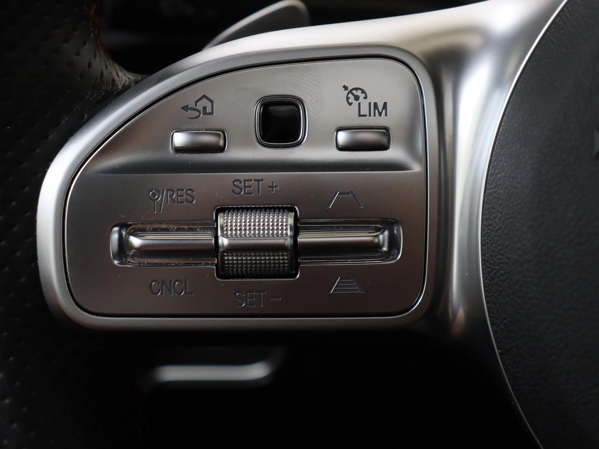 Mercedes-Benz-A-Klasse-image-12