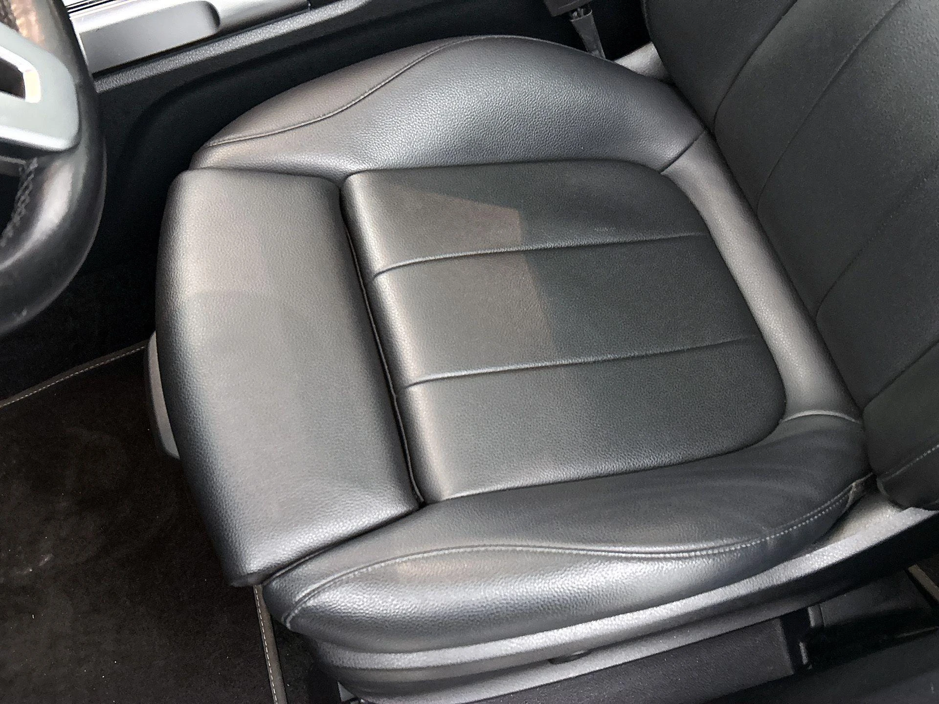 Mercedes-Benz-GLB-image-16