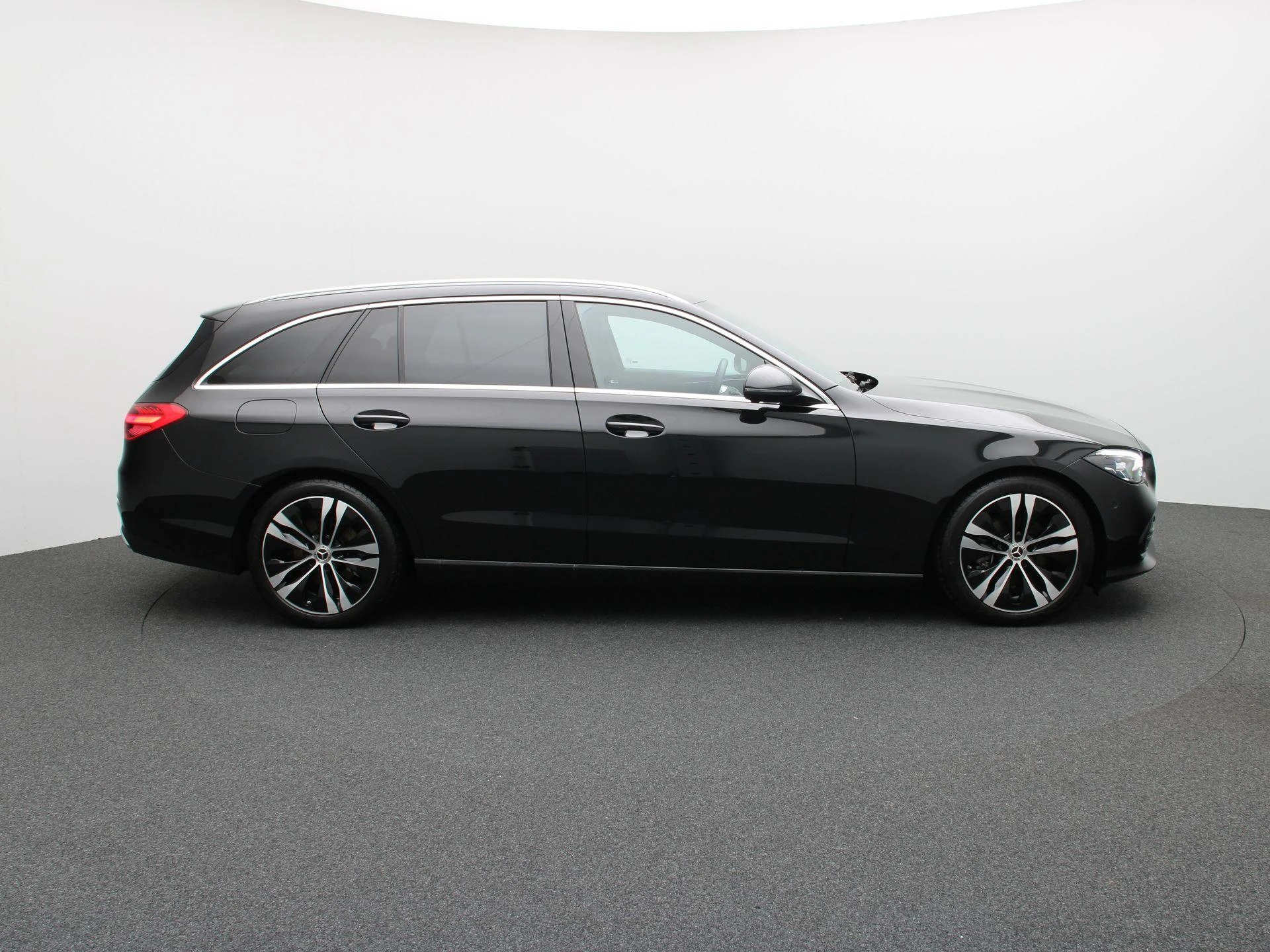 Mercedes-Benz-C-Klasse-image-5