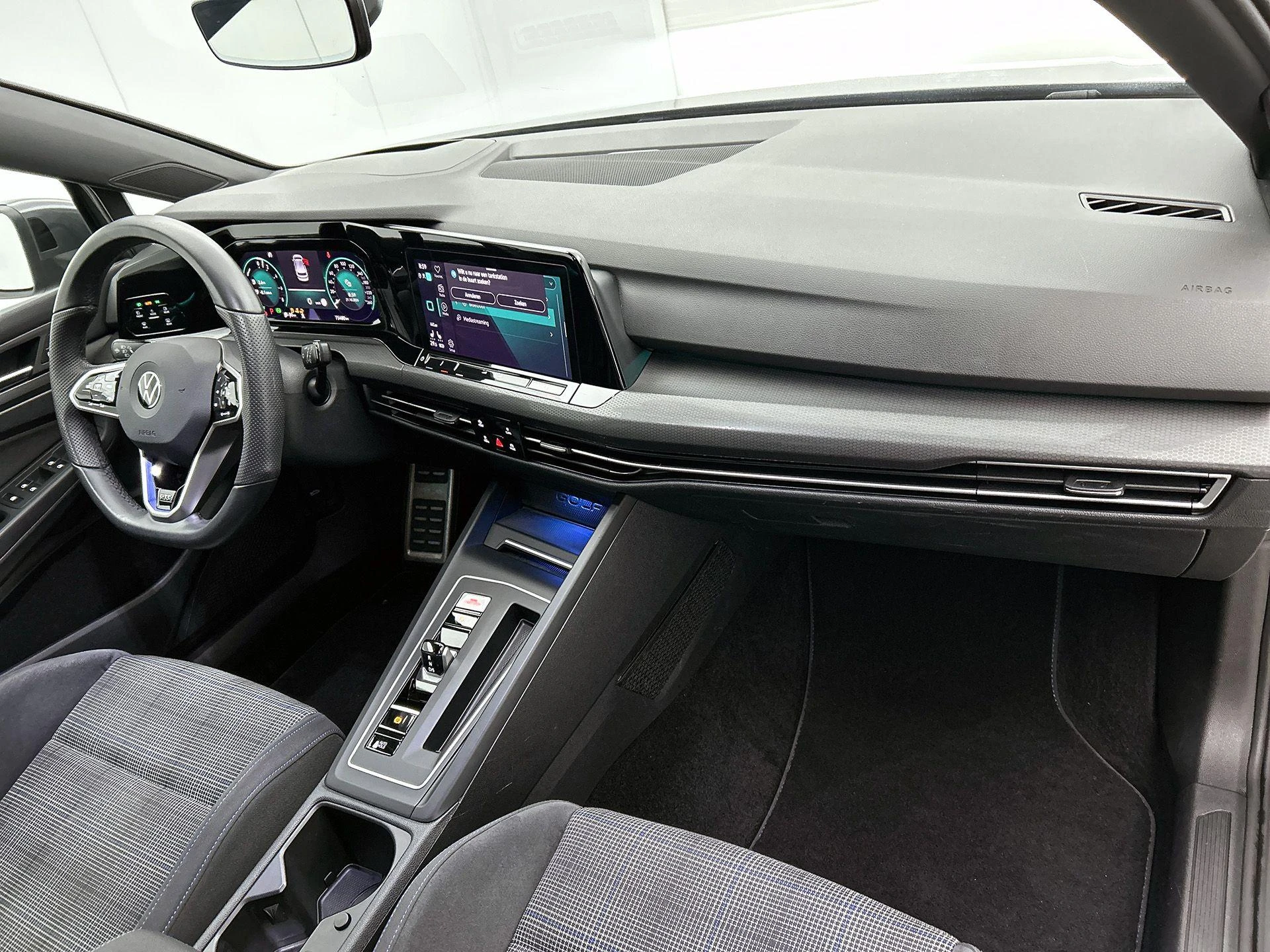 Volkswagen-Golf-image-16