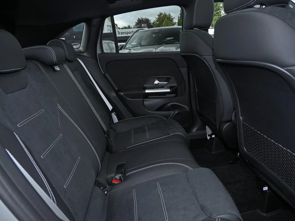 Mercedes-Benz-GLA 200 d-image-14