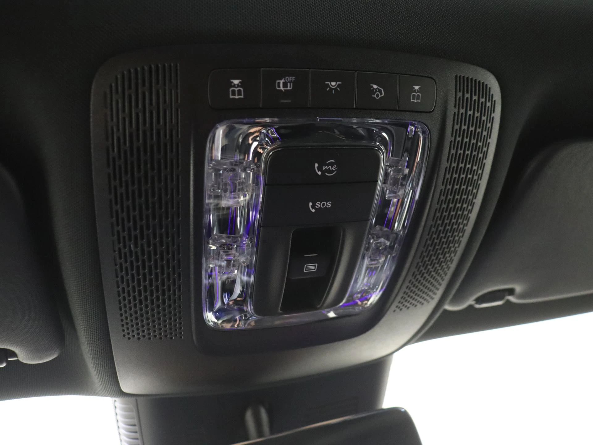 Mercedes-Benz-GLA-image-22