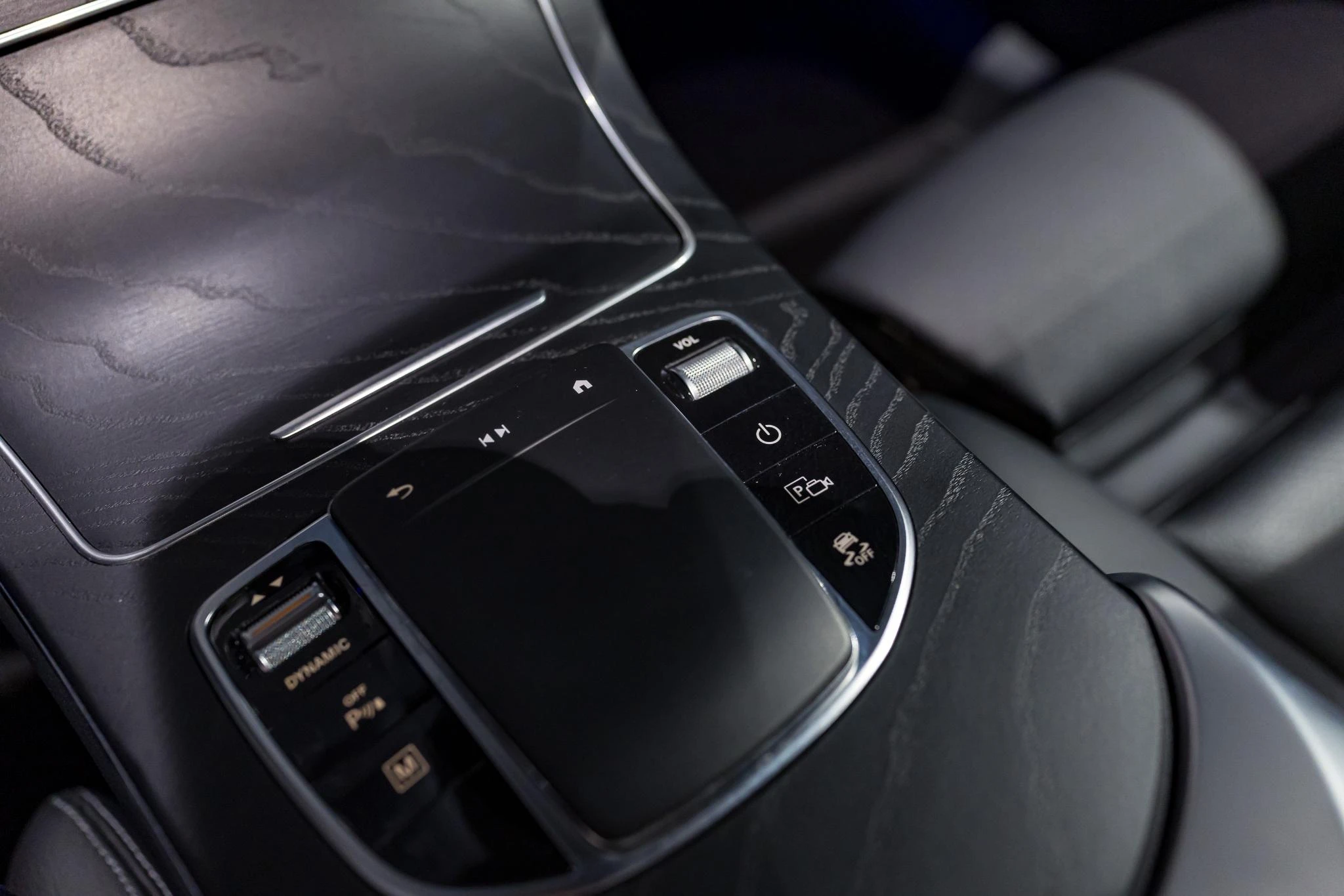 Mercedes-Benz-GLC-image-33