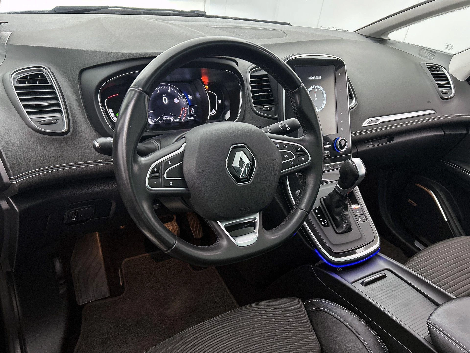 Renault-Grand Scénic-image-19