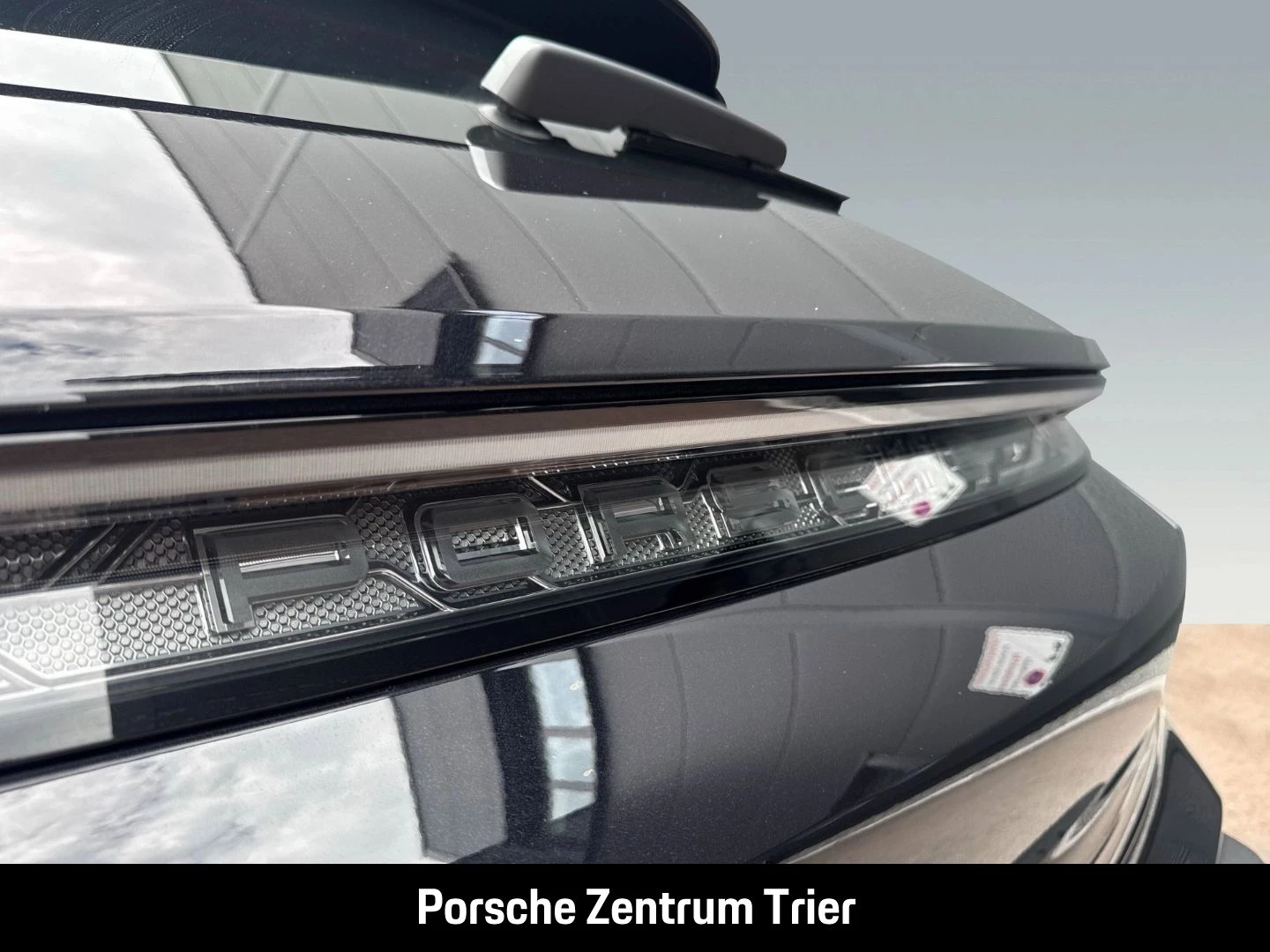 Porsche Taycan Sport Turismo Black Edition HA-Lenkung black edition