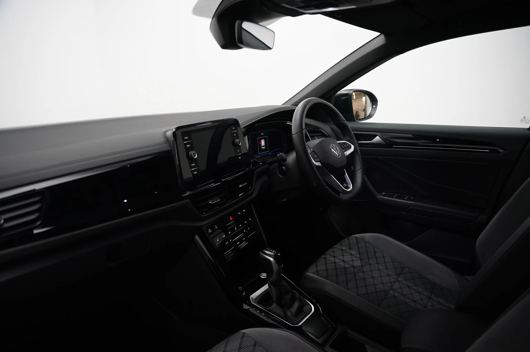 Volkswagen-T-Roc-image-1