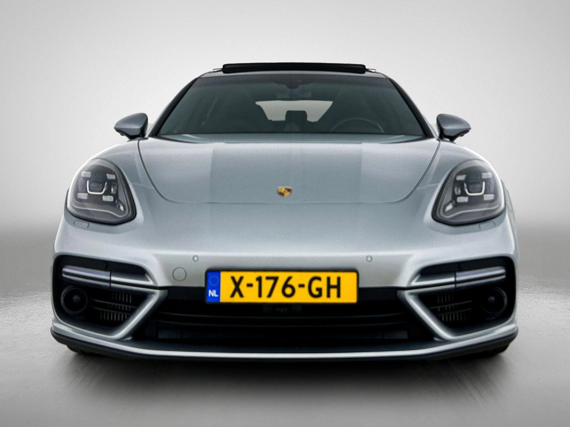 Porsche-Panamera-image-4