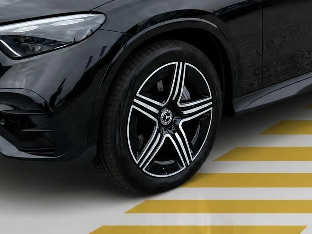 Mercedes-Benz-GLC 220 d-image-5
