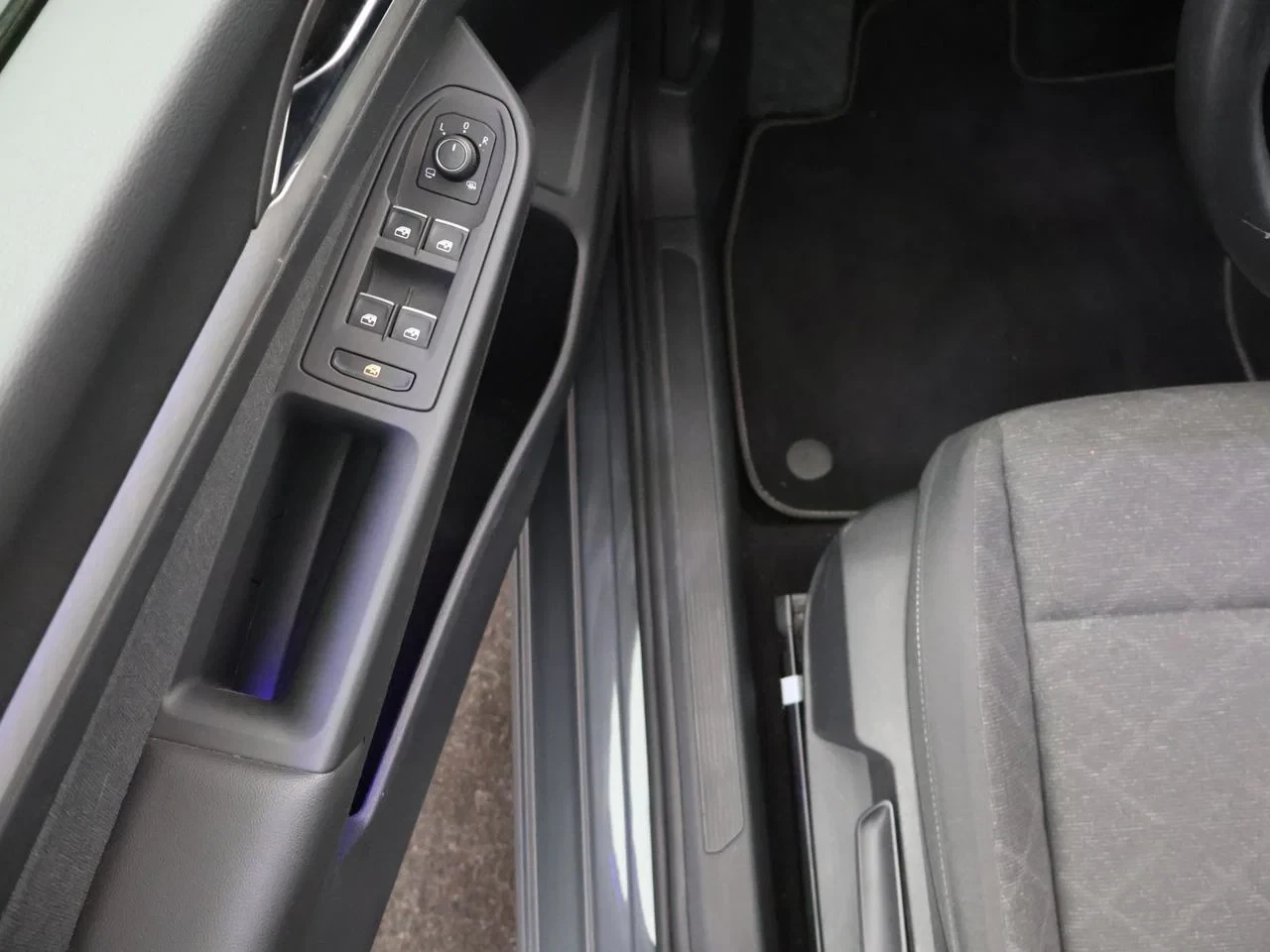 Volkswagen-Golf-image-18