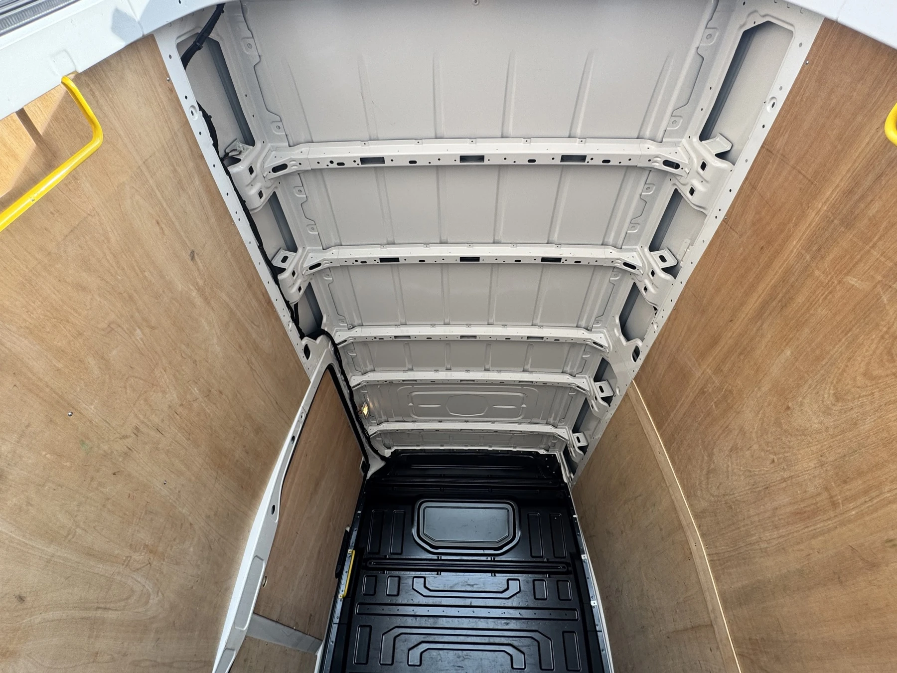 Volkswagen-Crafter-image-19