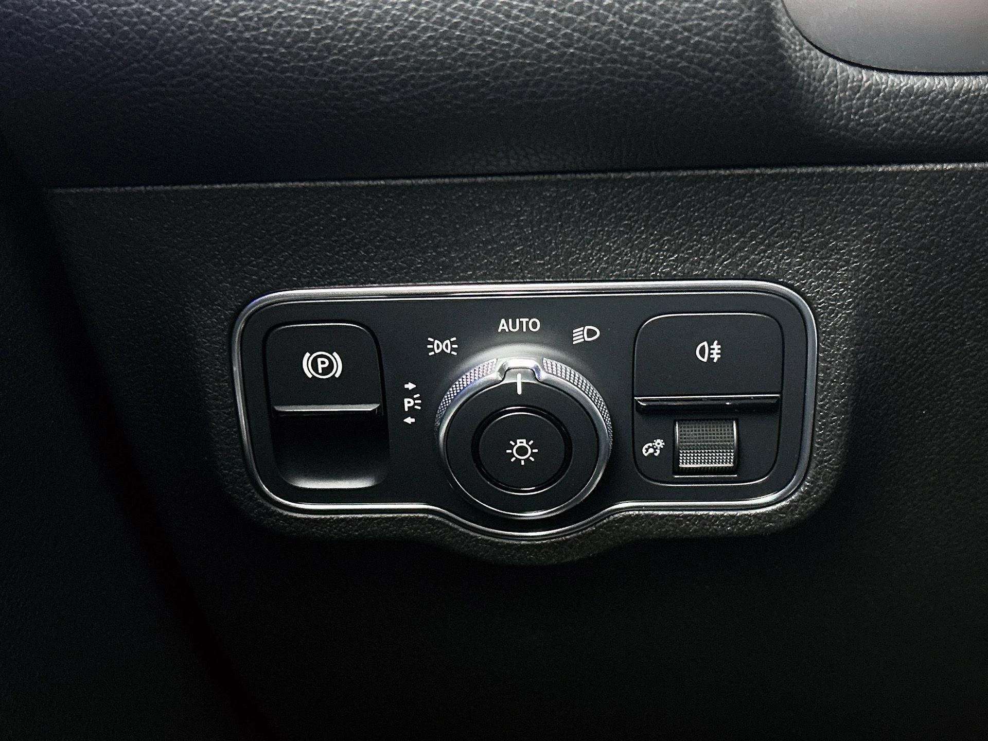 Mercedes-Benz-GLB-image-14
