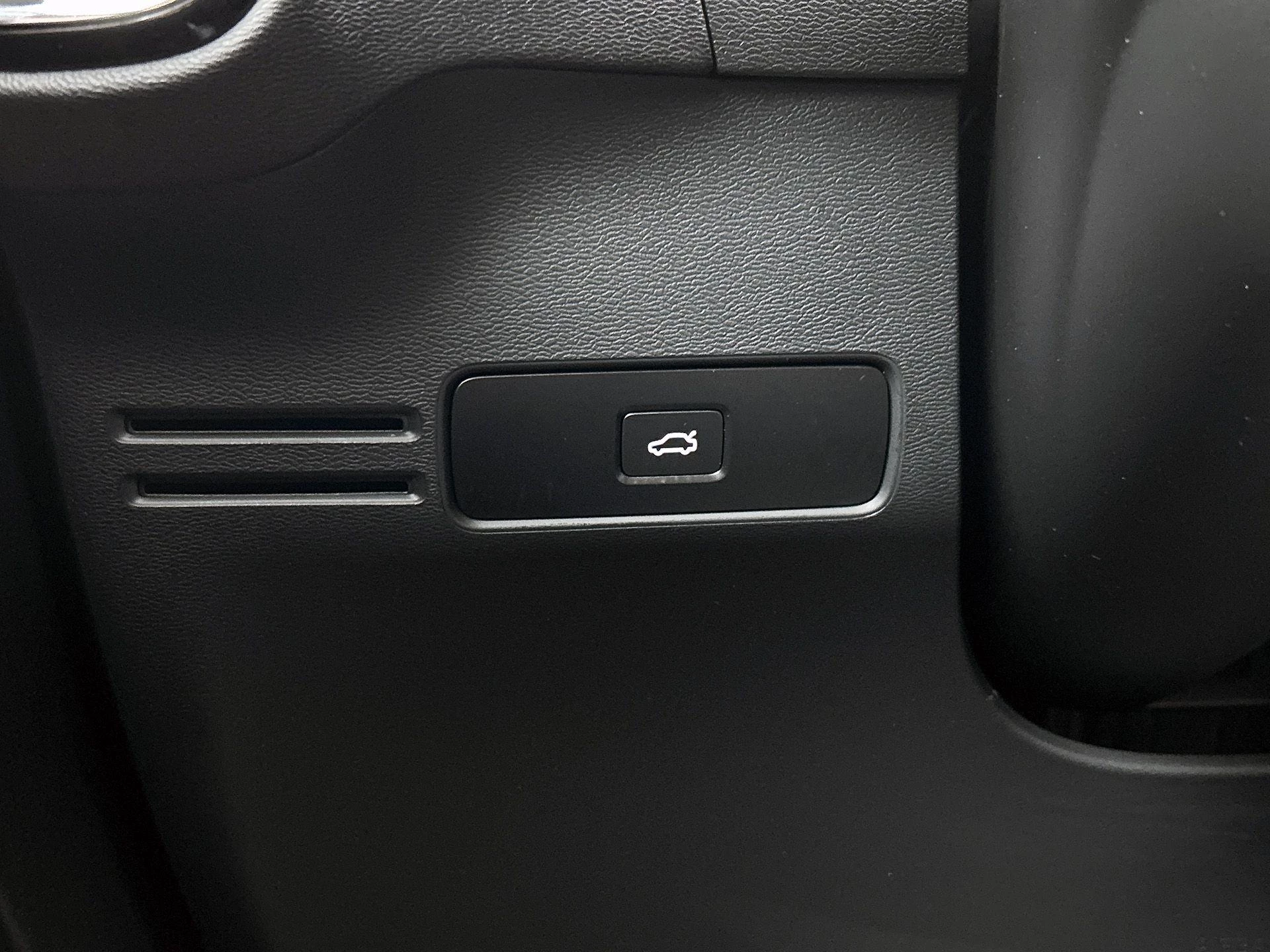 Volvo XC40 2.0 B4 Plus Dark