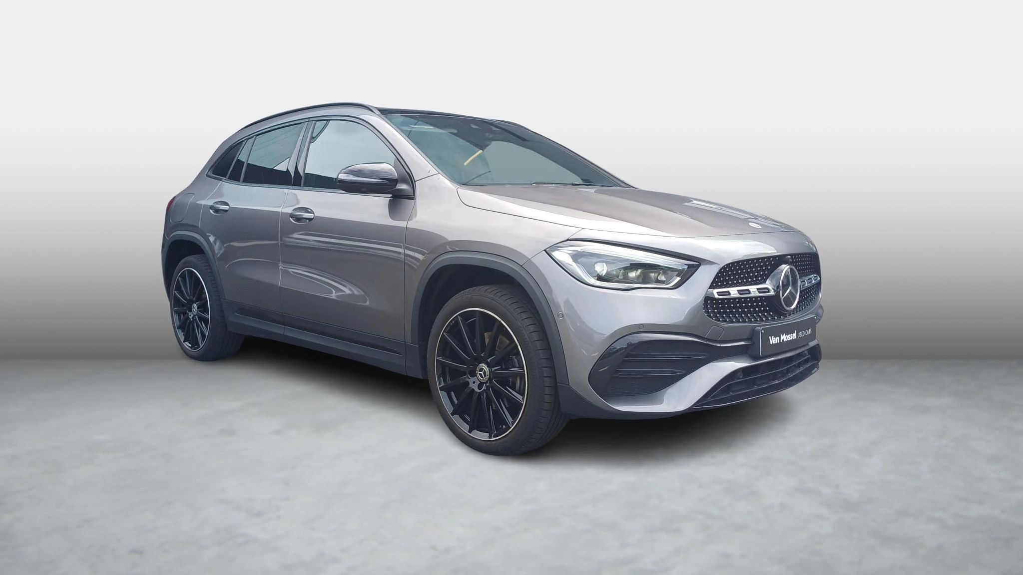 Mercedes-Benz GLA 250 e AMG Line + LEDER + PANO + MULTIBEAM + HEAD UP + CARPLAY +