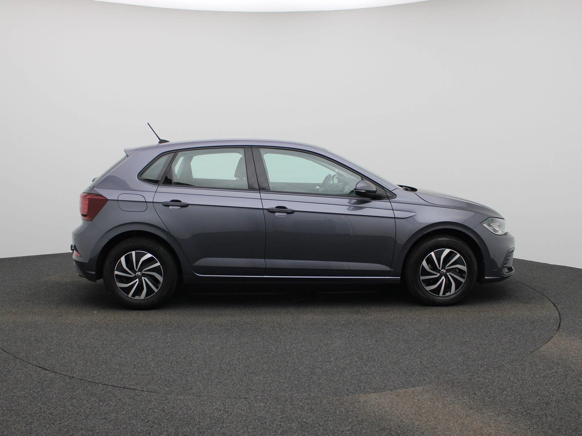 Volkswagen-Polo-image-5