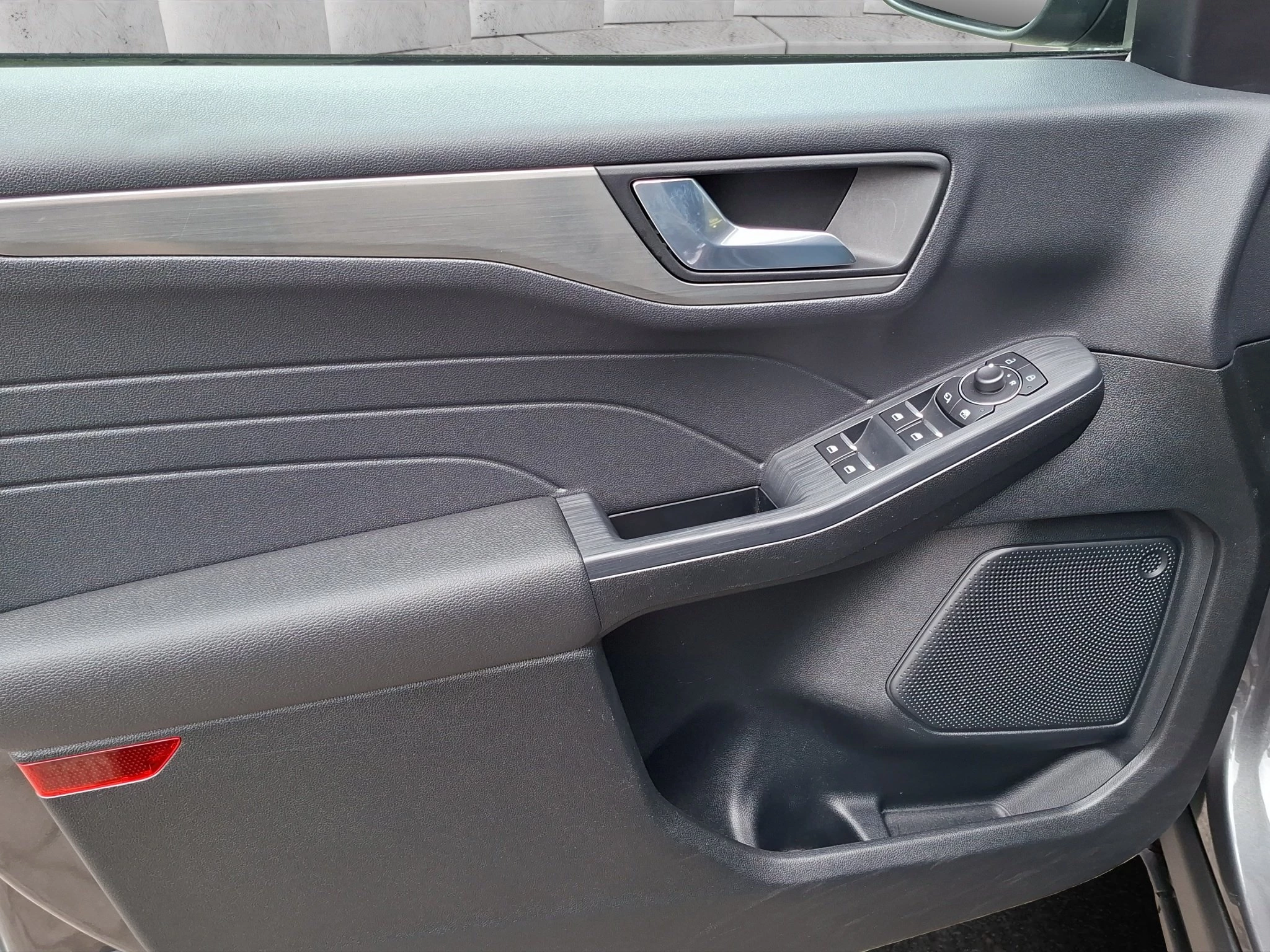 Ford Kuga Titanium 1.5 EB LED | GJR | RFK | SHZ | PDC | LMF | Navi | BT | Klima