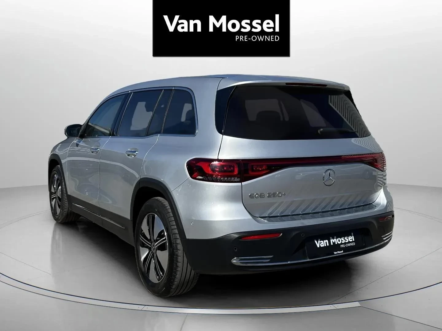 Mercedes-Benz-EQB-image-6