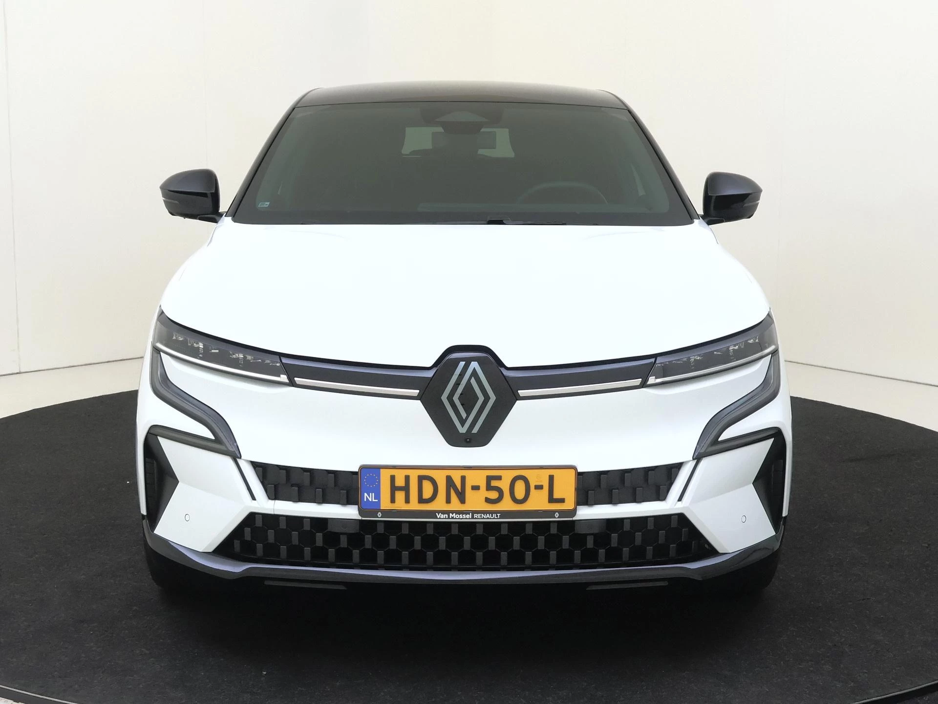 Renault-Megane E-Tech-image-5
