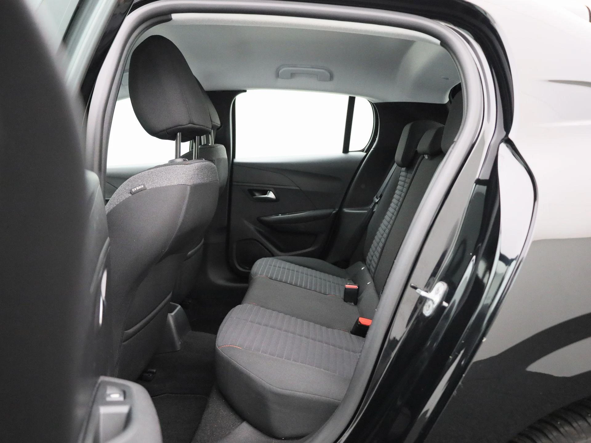 Peugeot-208-image-12